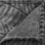 Kép 2/3 - Sötétszürke 3D nyomott mintás ágytakaró